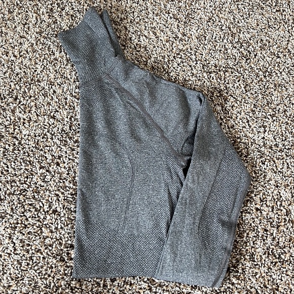 Lululemon turtle neck long sleeve - Picture 3 of 3